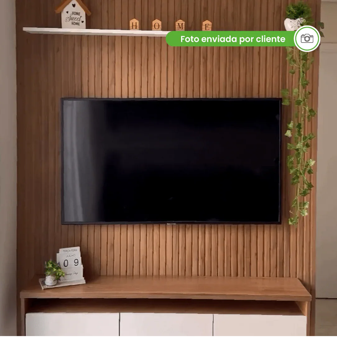 Painel laminado autocolante aplicado em parede interna